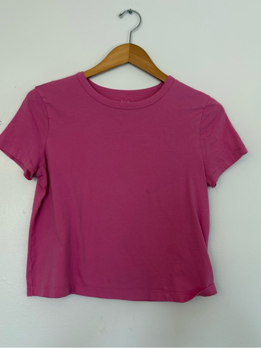 GAP Women’s Short Sleeve Crewneck Cotton Tee - Hot Pink. Size S